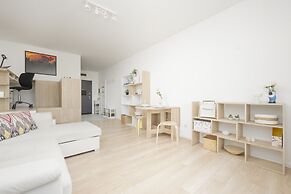 Business Studio Sikorskiego by Renters