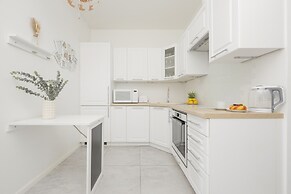 Business Studio Sikorskiego by Renters