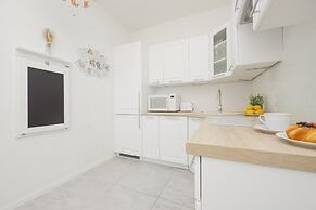 Business Studio Sikorskiego by Renters