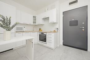 Business Studio Sikorskiego by Renters