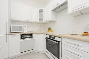 Business Studio Sikorskiego by Renters