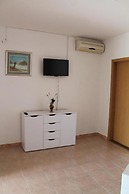Snjeza - 80 m From Beach - A2 Apartman