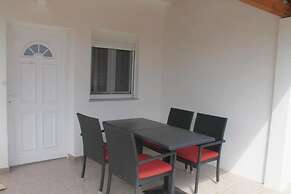 Snjeza - 80 m From Beach - A2 Apartman