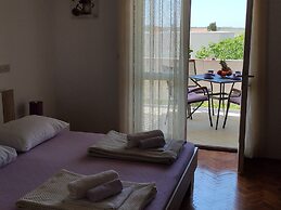 Nives - Great Location - A2