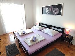 Nives - Great Location - A2