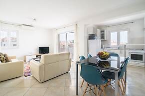 Eli - 150m From the Beach - A1