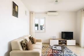 Eli - 150m From the Beach - A1