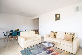 Eli - 150m From the Beach - A1