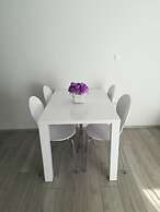 Ivan - Free Parking - A2