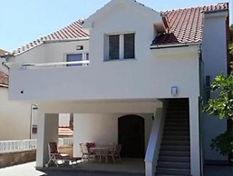 Ivan - Free Parking - A2