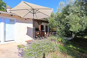 Gizmo - With Jacuzzi - H