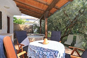 Gizmo - With Jacuzzi - H