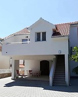 Ivan - Free Parking - A3