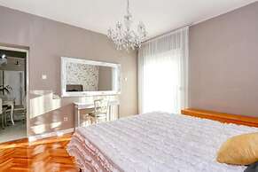 Max - Luxurious With Pool - A1