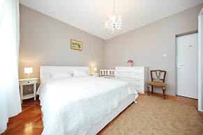 Max - Luxurious With Pool - A1