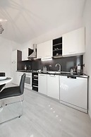 Max - Luxurious With Pool - A1