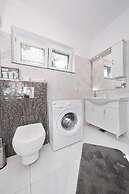 Max - Luxurious With Pool - A1