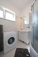 Max - Luxurious With Pool - A1