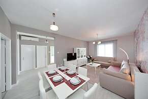 Max - Luxurious With Pool - A1