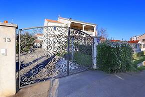 Max - Luxurious With Pool - A1