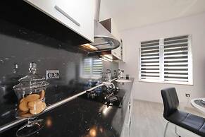 Max - Luxurious With Pool - A1