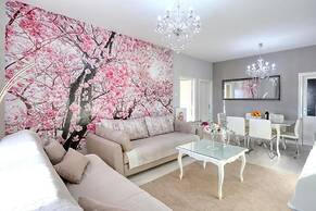 Max - Luxurious With Pool - A1