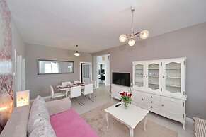 Max - Luxurious With Pool - A1