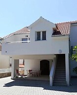 Ivan - Free Parking - A1