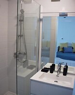 Gogi - Free Parking - A1