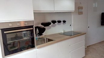 Gogi - Free Parking - A1