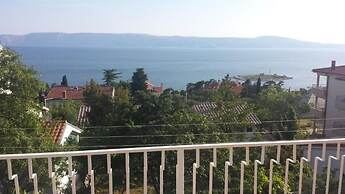 Gogi - Free Parking - A1