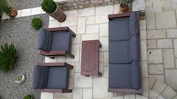 Gogi - Free Parking - A1