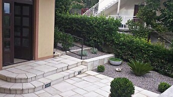 Gogi - Free Parking - A1