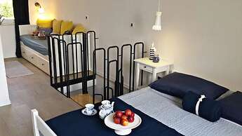 Gogi - Free Parking - A1