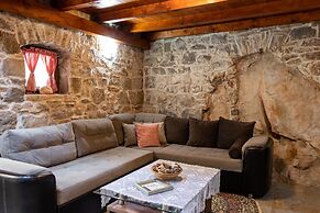 Three Holiday Homes - H2 Wood