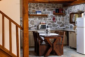 Three Holiday Homes - H2 Wood