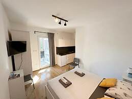 Denko - Right on the Beach - SA3