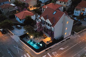 L&R - Private Pool - A1