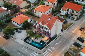 L&R - Private Pool - A1