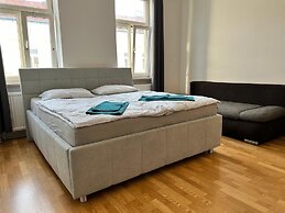 EasyStay 3BR shared Apt. Near Meidling