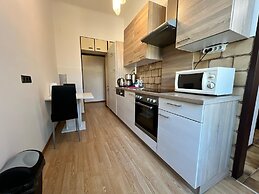 EasyStay 3BR shared Apt. Near Meidling