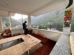 Diamond Valley x One Light Stays