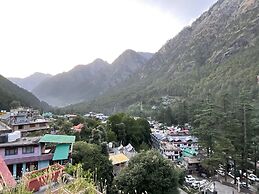 Diamond Valley x One Light Stays