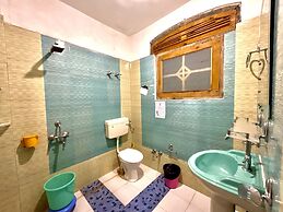 Diamond Valley x One Light Stays