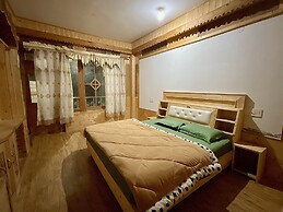 Diamond Valley x One Light Stays