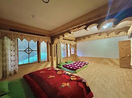 Diamond Valley x One Light Stays