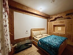 Diamond Valley x One Light Stays