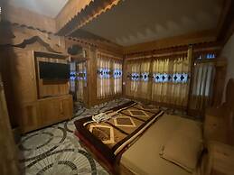 Diamond Valley x One Light Stays