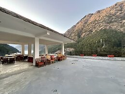 Diamond Valley x One Light Stays