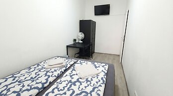 Quick Access to Vienna Center - Simple Private Rooms with WIFI